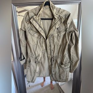 Talula cargo jacket, hits just below the butt. Army green, size xsmall